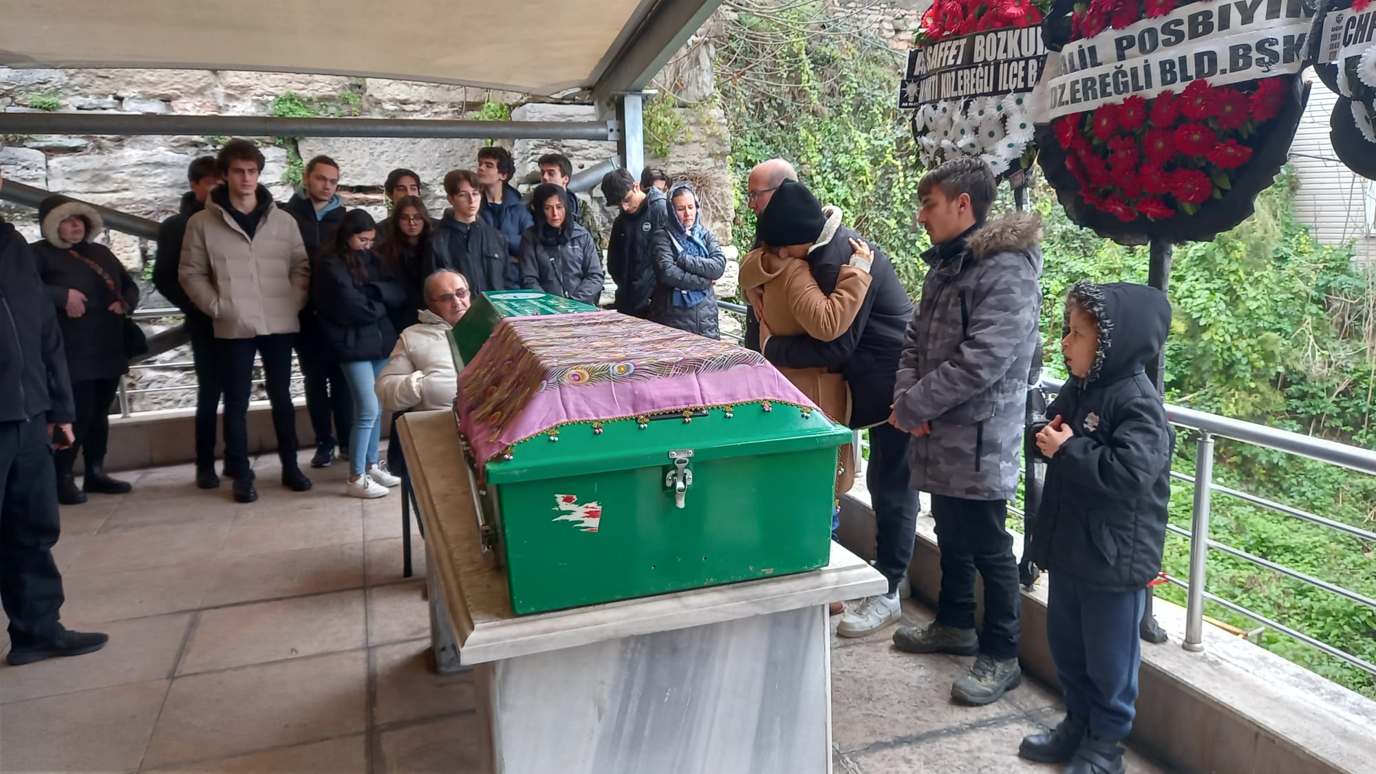 Hatay’da enkaz altında hayatını kaybeden öğretmen, Zonguldak’ta toprağa verildi