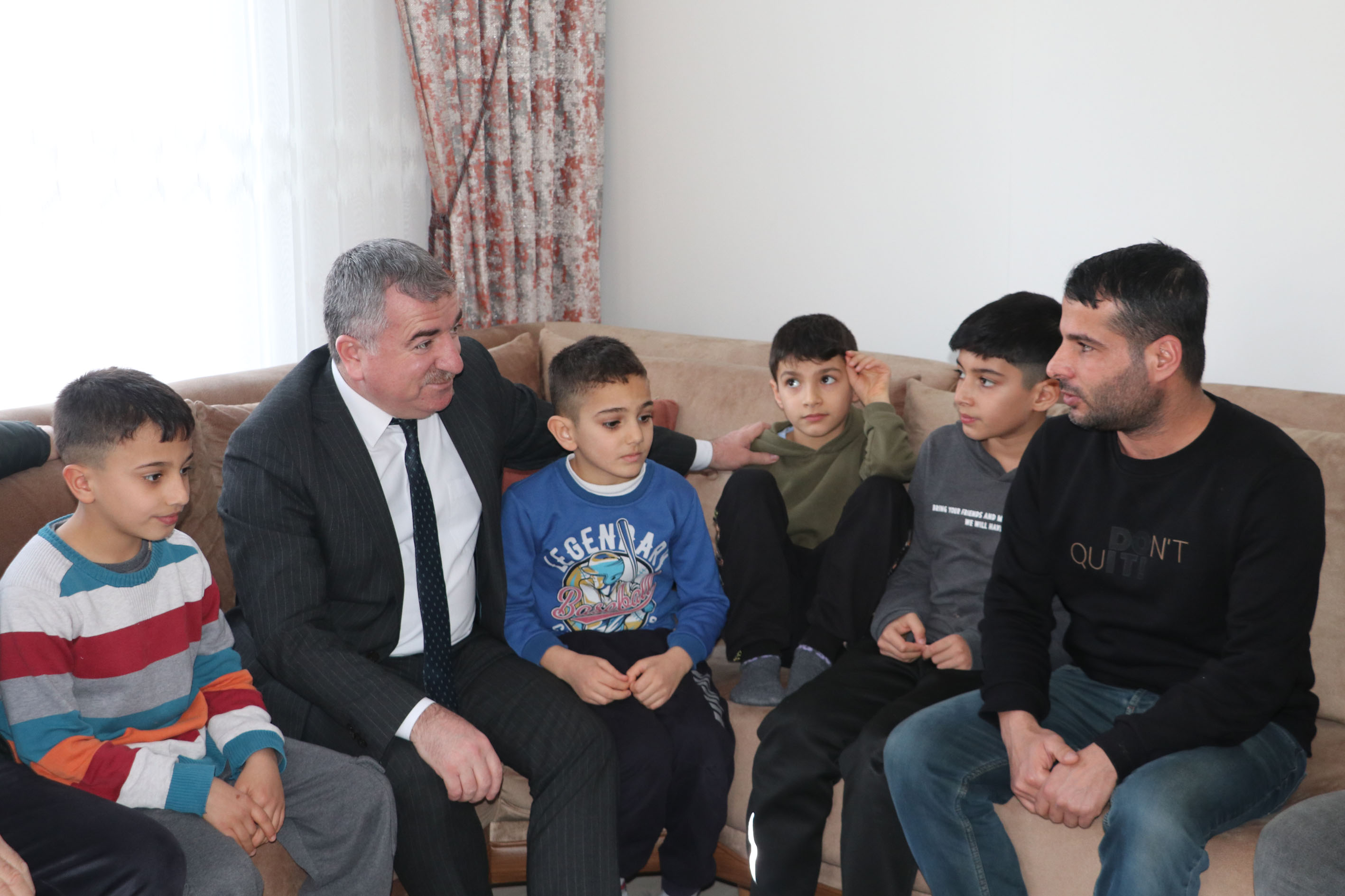 Havza Belediye Başkanı Özdemir’den depremzedelere ziyaret