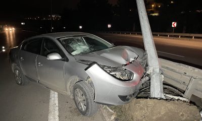 Karabük’te aydınlatma direğine çarpan otomobildeki 5 kişi yaralandı