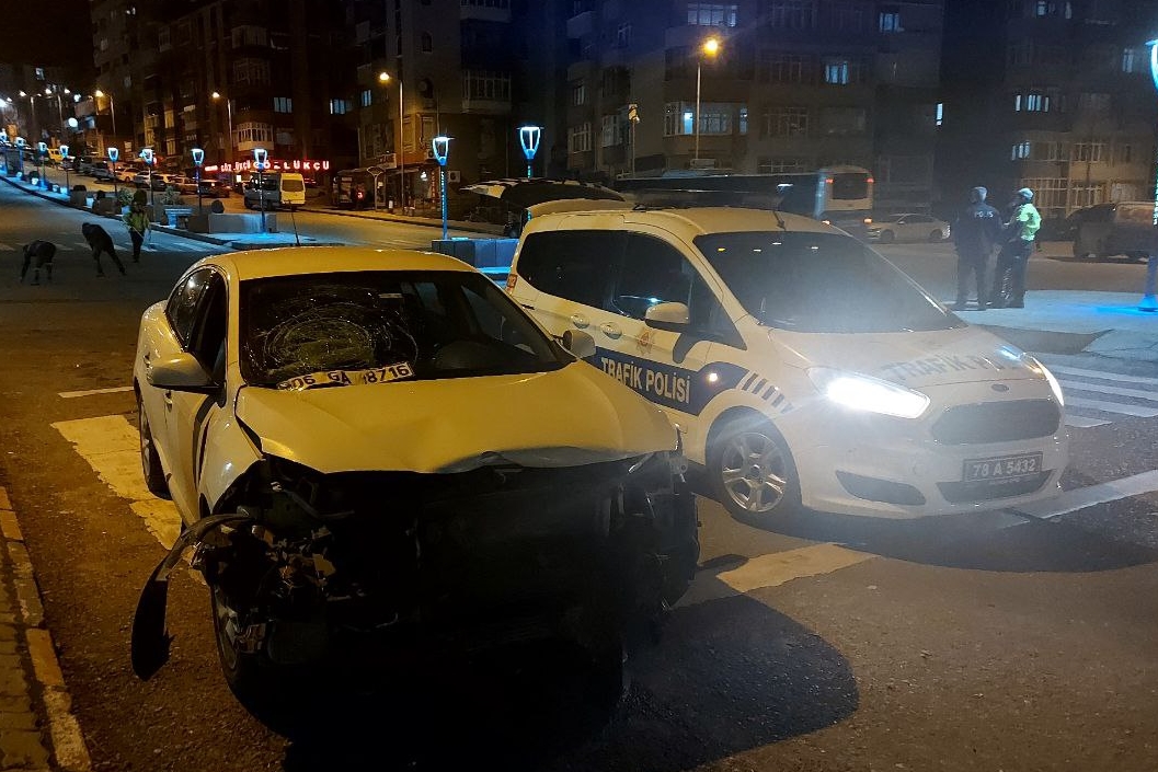 Karabük’te iki otomobilin çarpışması sonucu 1 kişi yaralandı