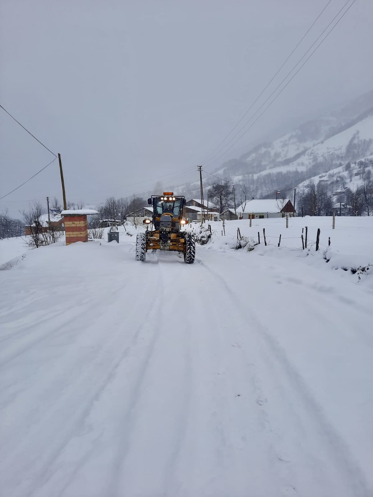 Karadeniz’deki 3 ilde 642 köy yolu kar nedeniyle ulaşıma kapandı