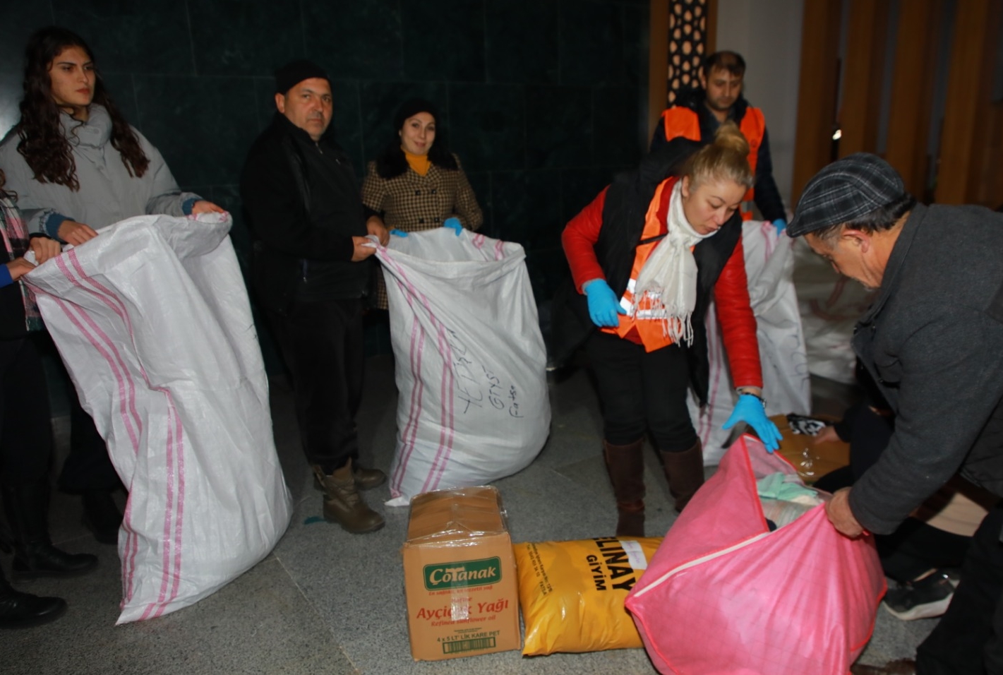 Ordu’da yaşayan Türkmenistanlı kadın depremzedeler için gönüllü çalışıyor
