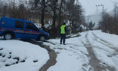 Salıpazarı’nda kar nedeniyle zincirsiz araçların geçişine izin verilmiyor