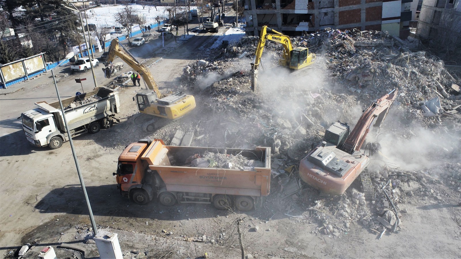 Samsun Büyükşehir Belediyesi Elbistan’da 400 bina enkazını kaldıracak