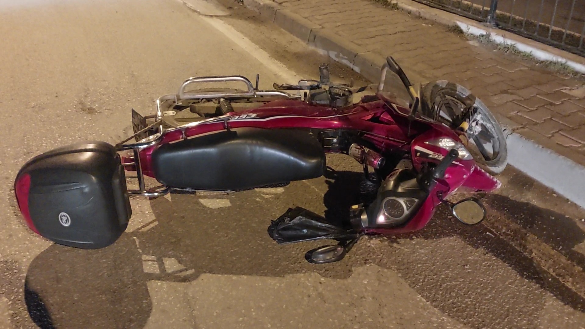 Samsun’da devrilen motosikletin sürücüsü yaralandı