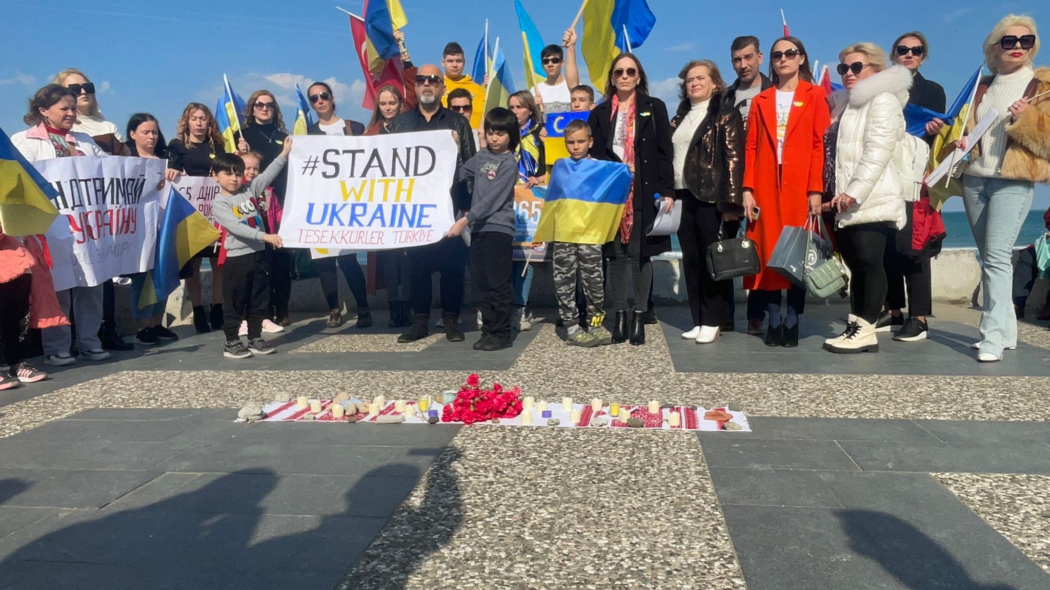 Samsun’da yaşayan Ukraynalılar, Rusya-Ukrayna savaşının 1’inci yılında kayıpları andı