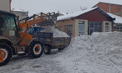 Yeşilyurt ilçesinde kar temizleme çalışması yapılıyor