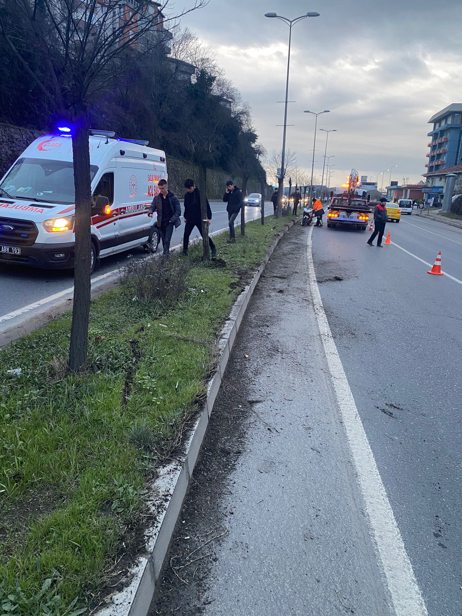 Zonguldak’ta refüje çarpan motosikletin sürücüsü öldü