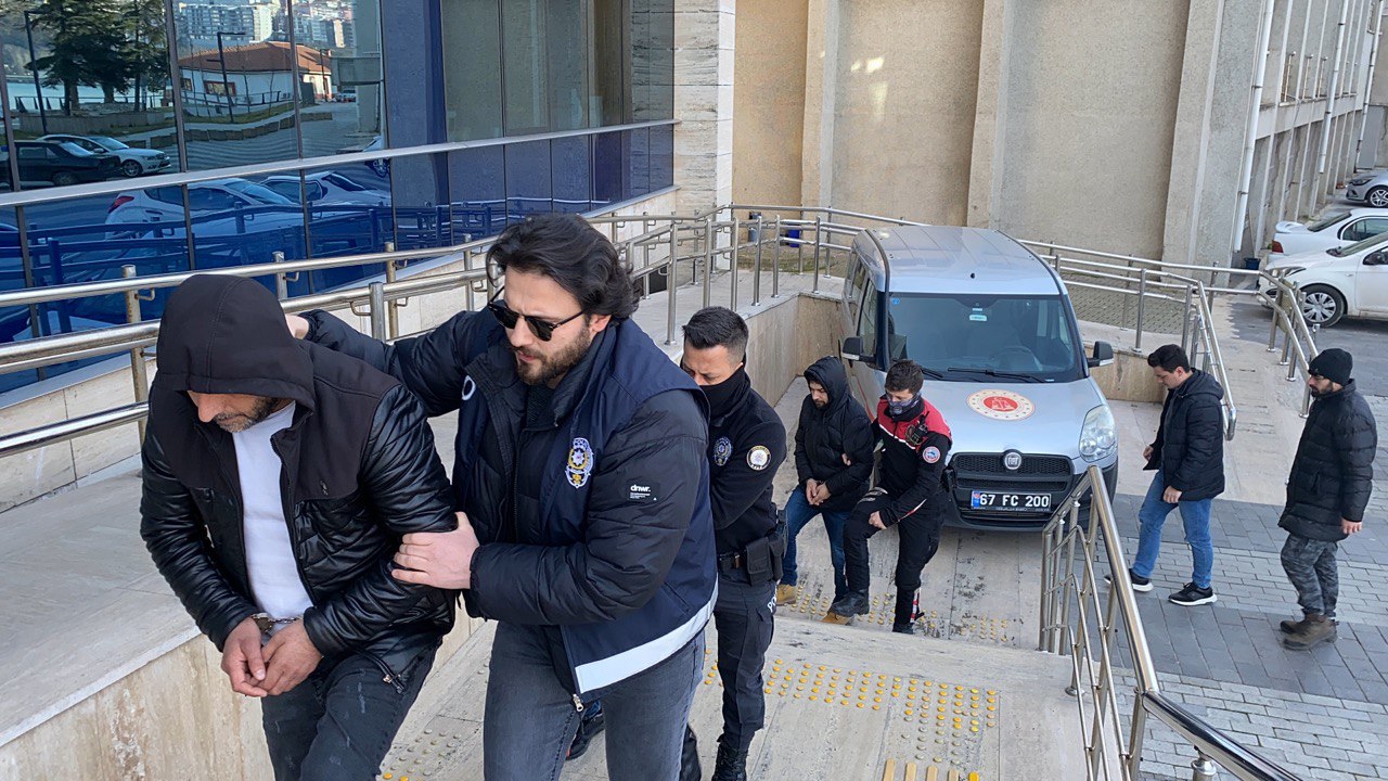 Zonguldak’ta sahte altınla dolandırıcılık yapmakla suçlanan 3 şüpheli tutuklandı
