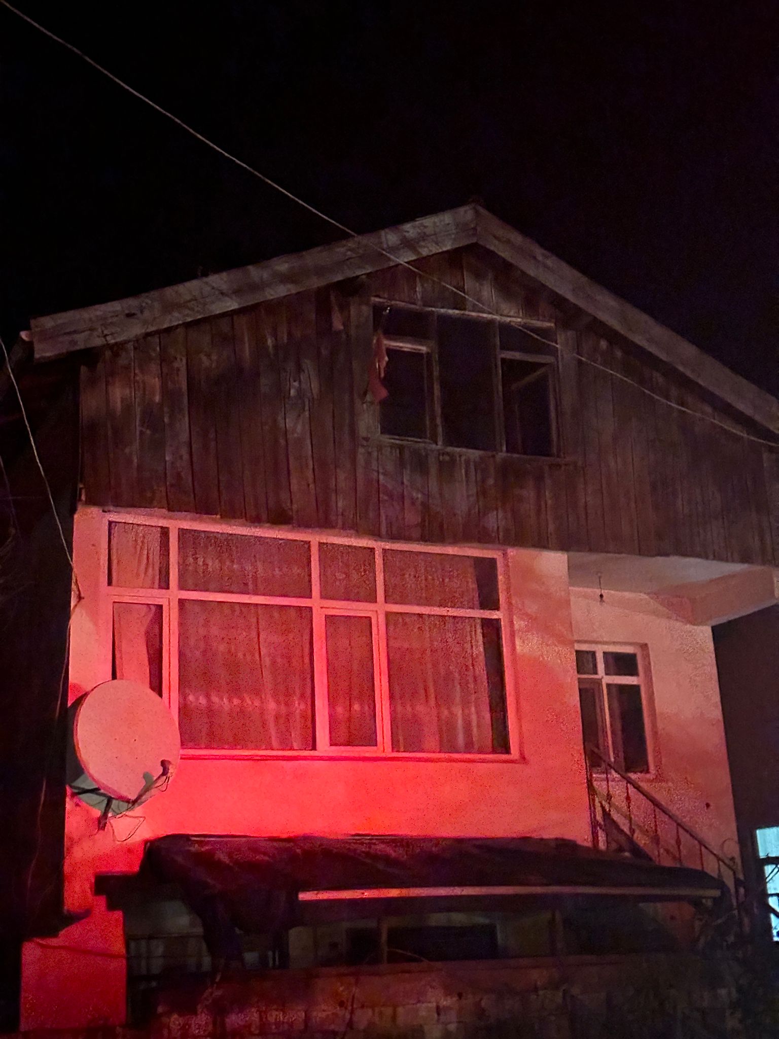 Akçakoca’da 2 katlı evde çıkan yangın söndürüldü