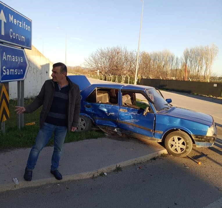 Amasya’da iki otomobilin çarpıştığı kazada sürücüler yaralandı