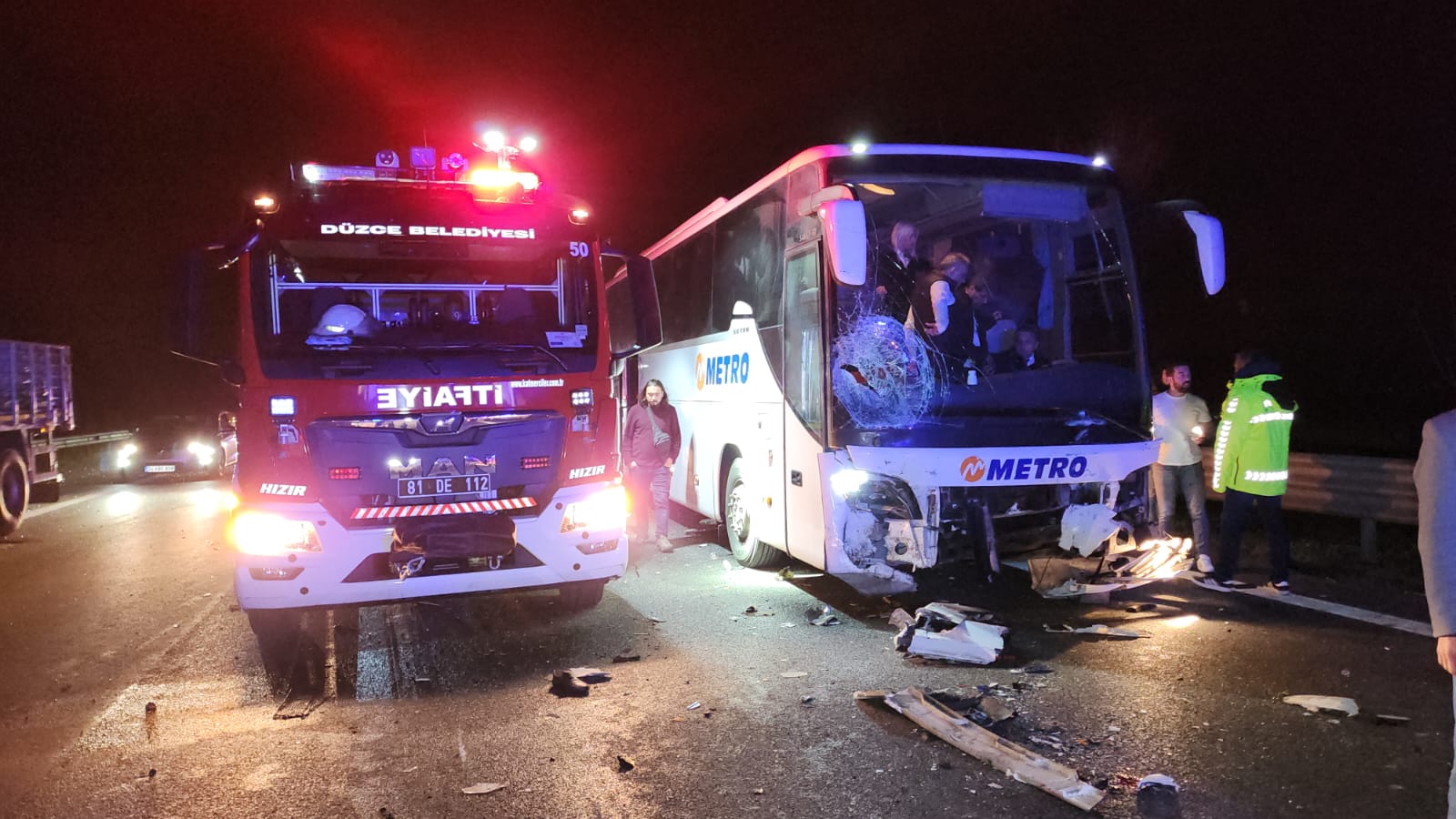 Anadolu Otoyolu’nun Düzce kesiminde zincirleme kazada 2 kişi öldü, 7 kişi yaralandı