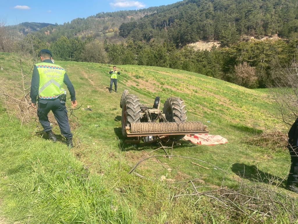Bolu’da devrilen traktörün altında kalan sürücü öldü