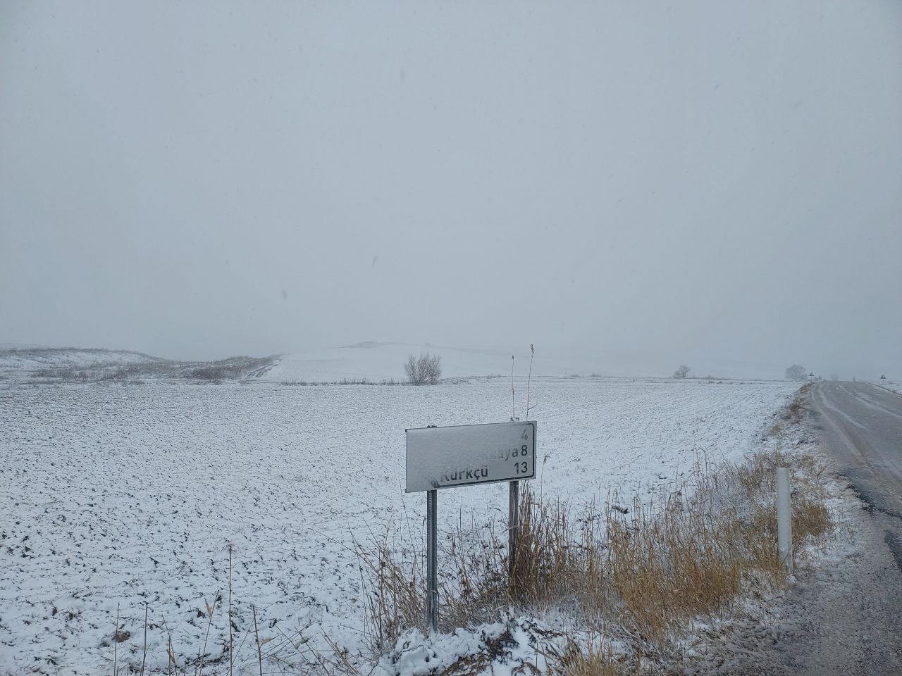 Çorum’da bazı ekili alanlar kar altında kaldı