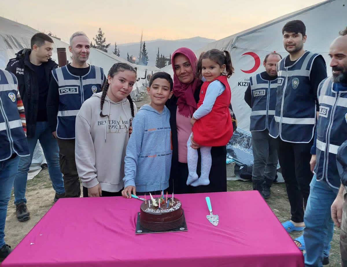 Samsun Emniyetinden Nurdağı’nda 11 yaşına giren Berat’a doğum günü sürprizi