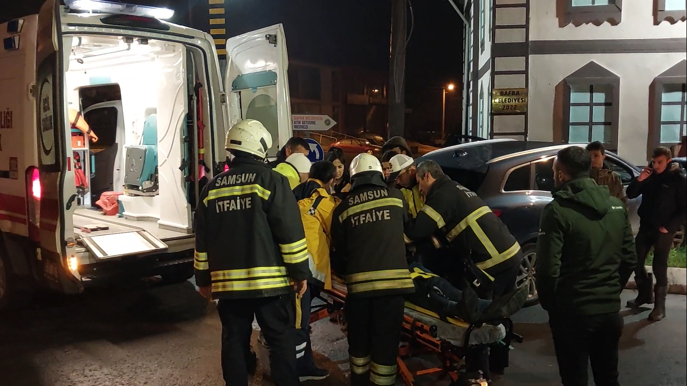 Samsun’da elektrik trafosuna çarpan otomobilin sürücüsü yaralandı