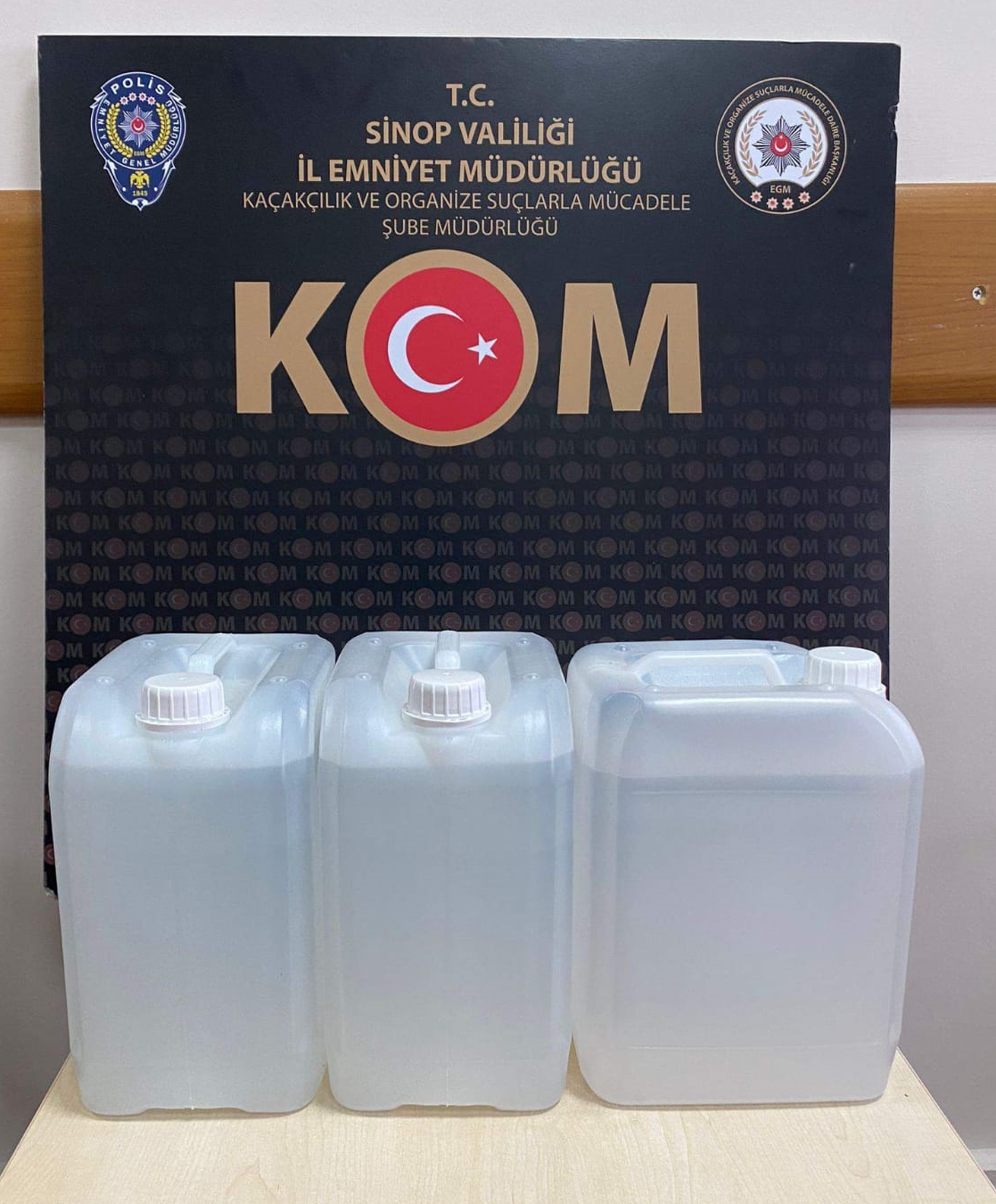 Sinop’ta kaçak alkol ve bandrolsüz puro operasyonlarında 3 kişi yakalandı