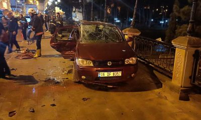 Sinop’ta park edilen araca çarpan otomobildeki 4 genç yaralandı