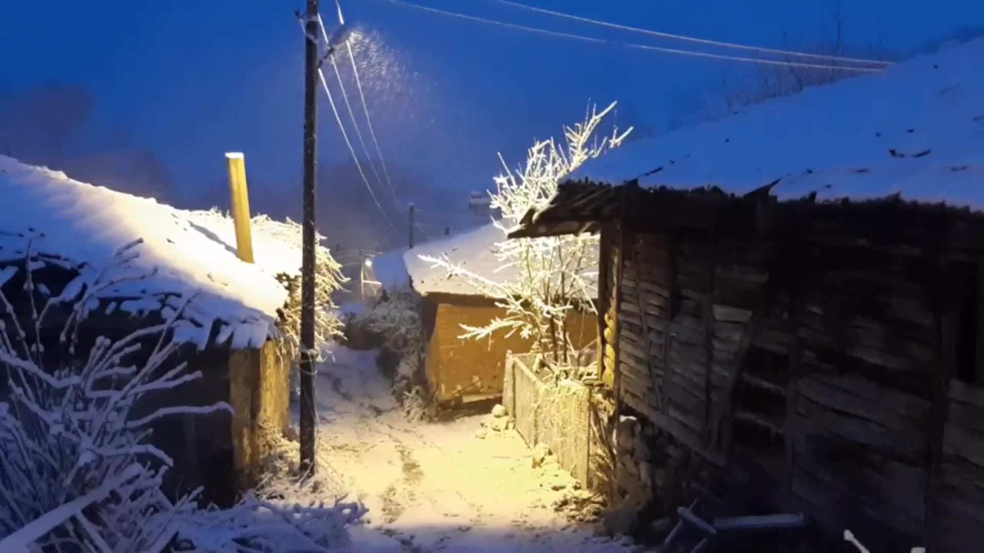 Suluova’nın yüksek kesimlerine kar yağdı