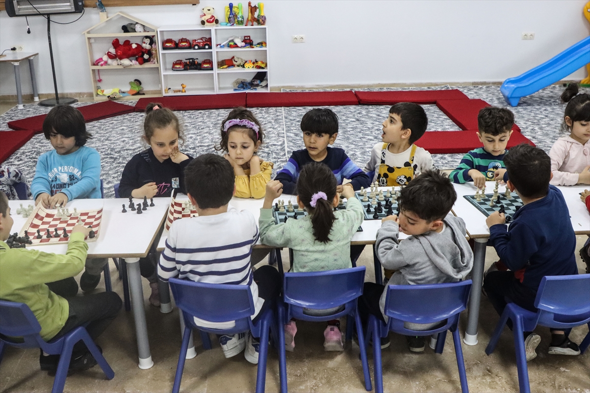 “Türkiye Satrançla Tek Yürek Oluyor” projesiyle depremzede çocuklara moral desteği