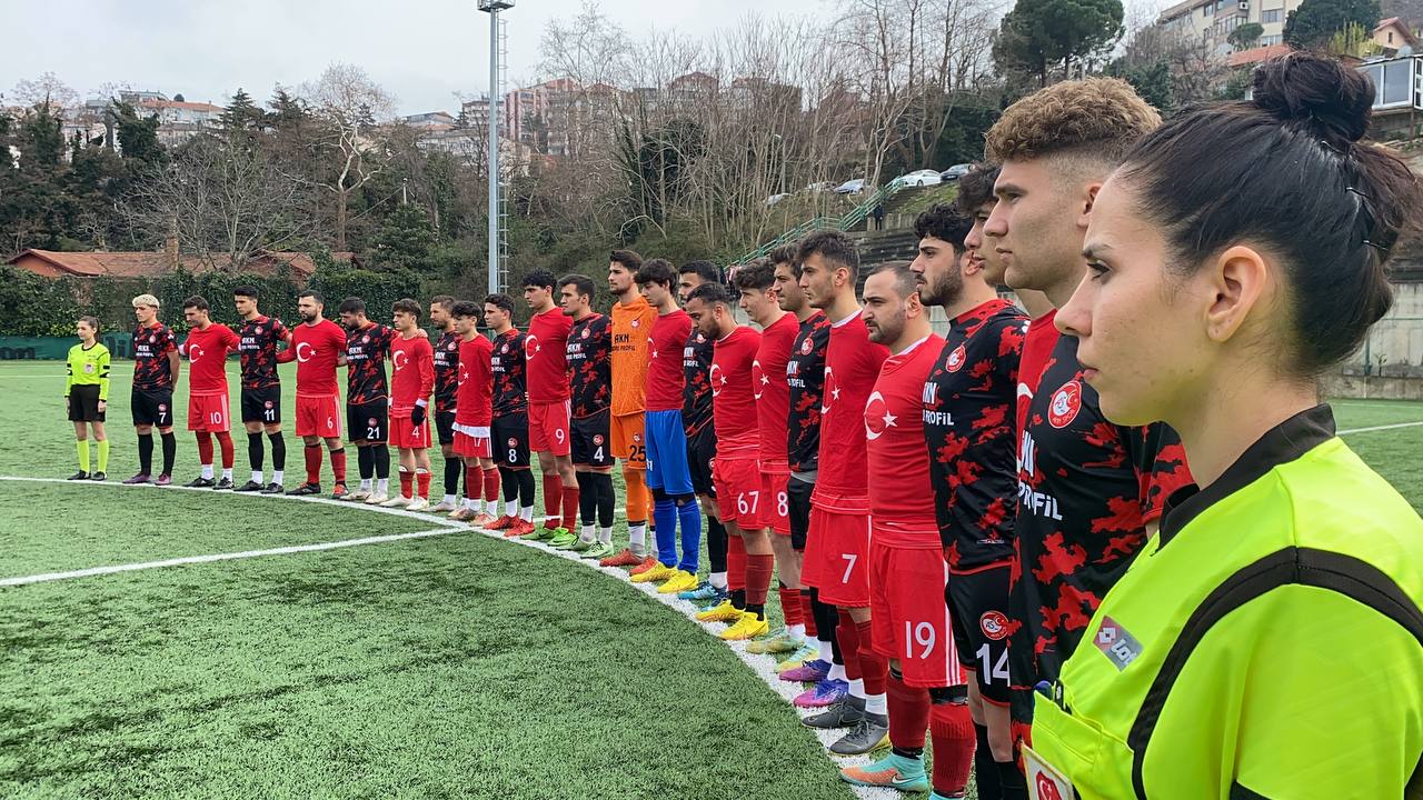 Zonguldak’ta amatör lig hakem ve futbolcuları depremde hayatını kaybedenleri andı