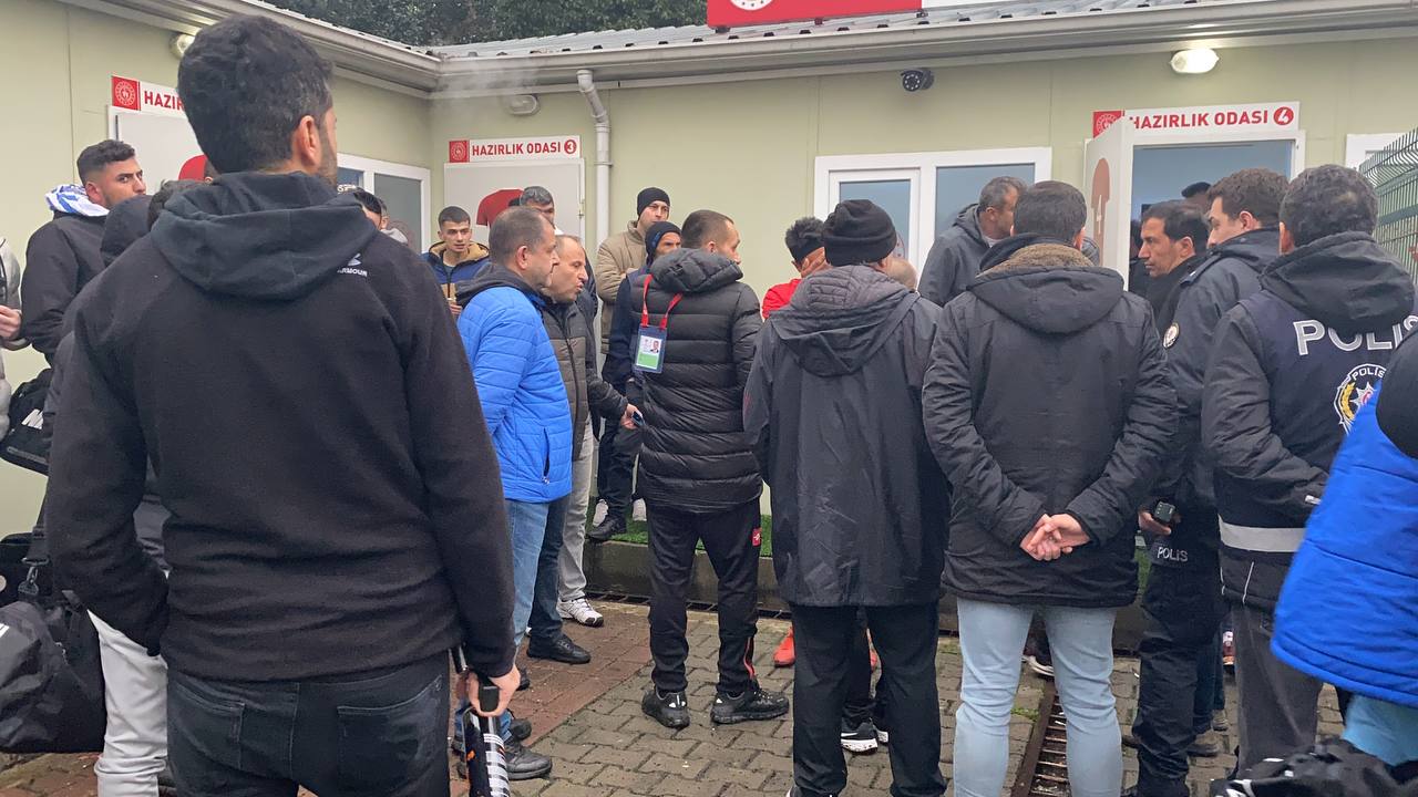 Zonguldak’ta amatör maçta çıkan kavgada kaleci antrenörü yaralandı