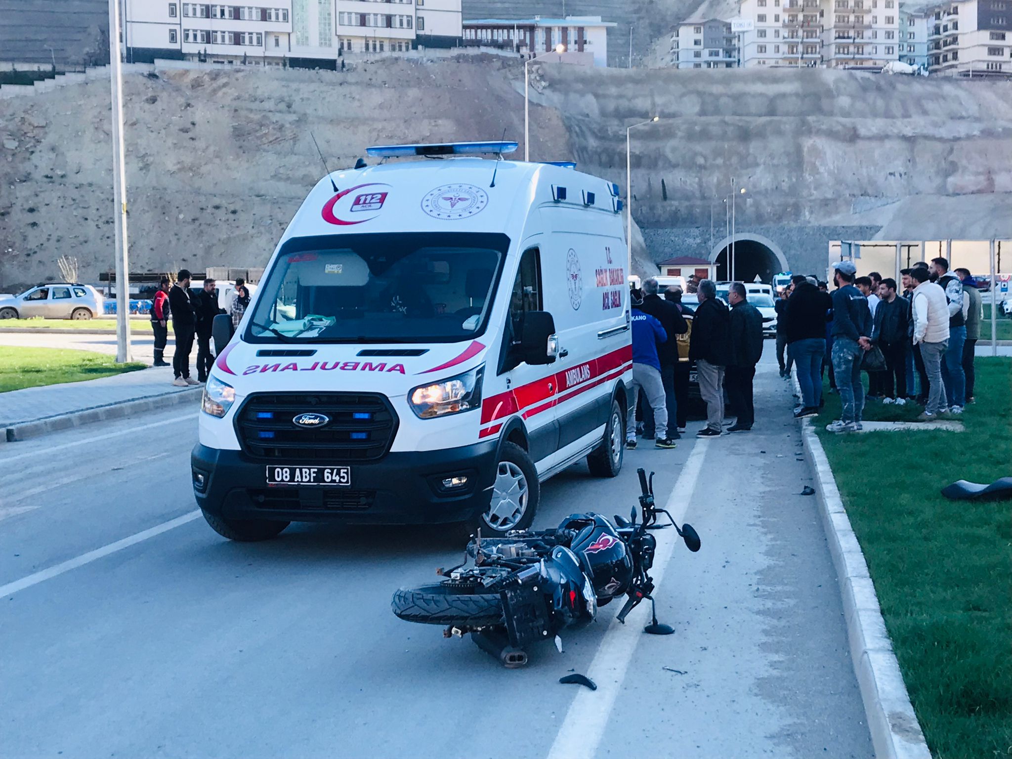 Artvin’de kamyonetle motosikletin çarpıştığı kazada 2 kişi yaralandı