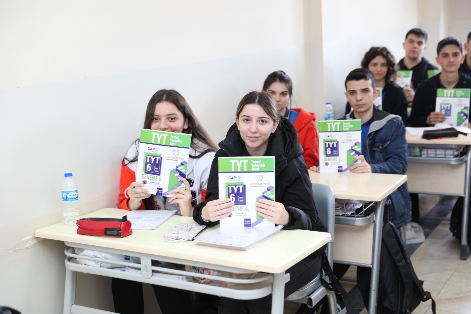 Bafra Belediye Başkanı Hamit Kılıç’tan öğrencilere kaynak kitap desteği