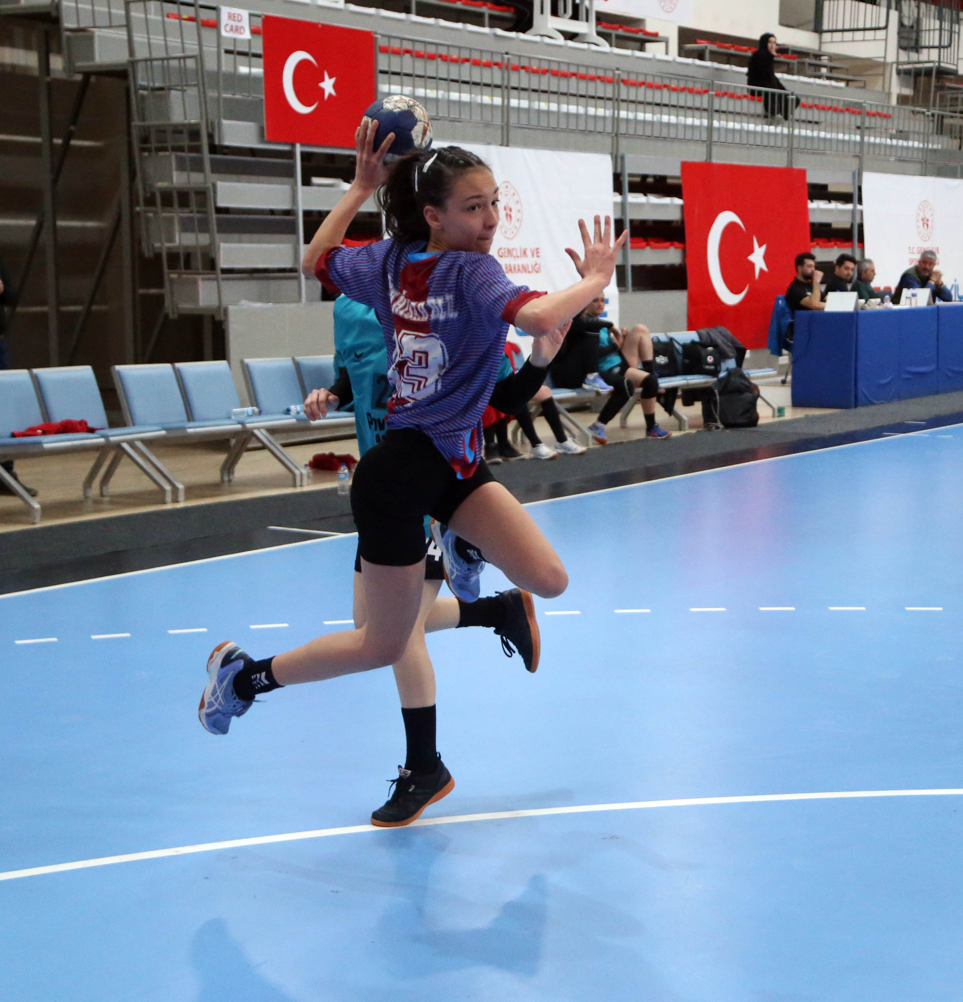 Hentbolda Yıldız Kızlar Türkiye Şampiyonası Kastamonu’da sürüyor