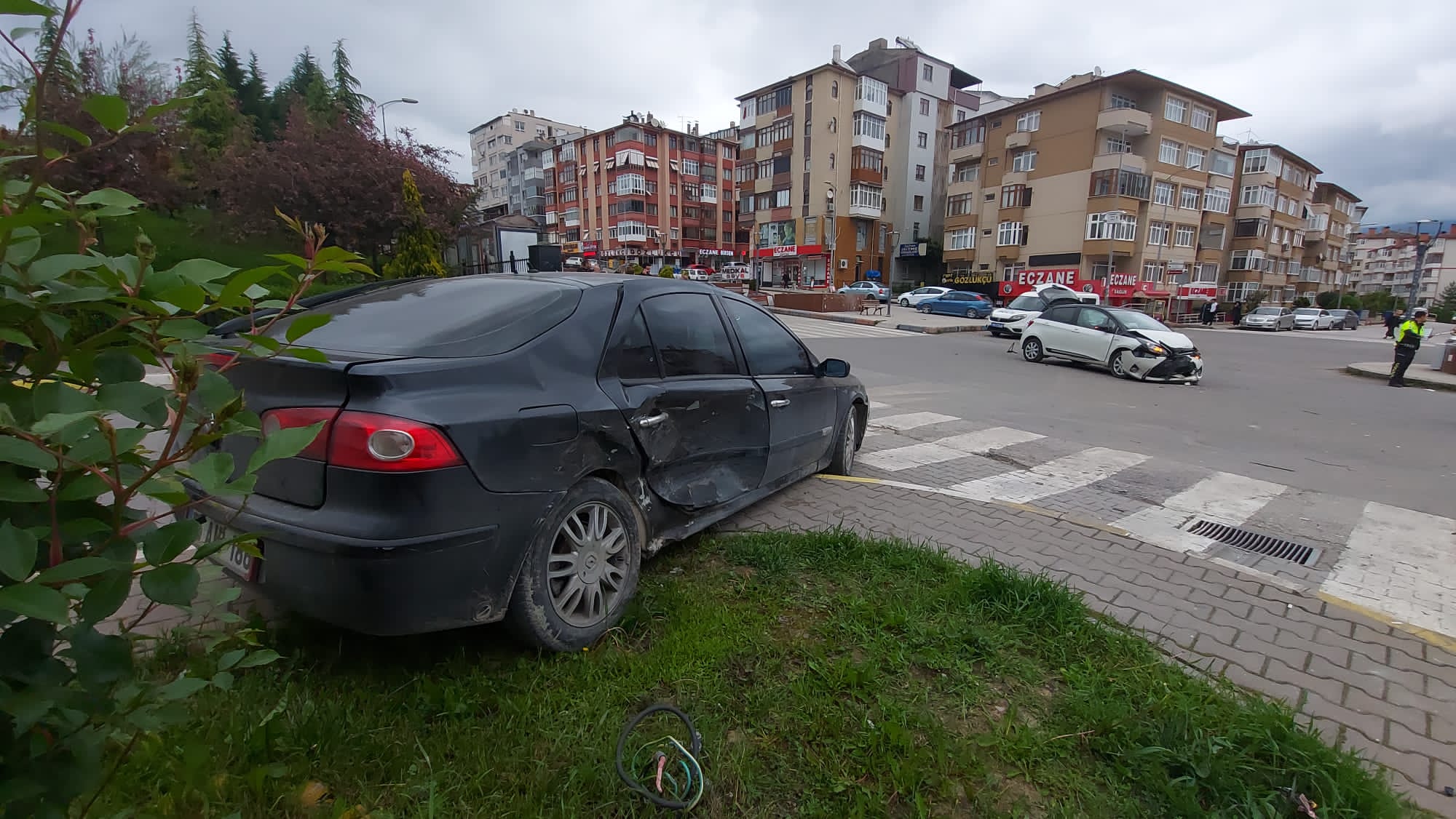 Karabük’te 2 otomobilin çarpıştığı kazada iki kişi yaralandı