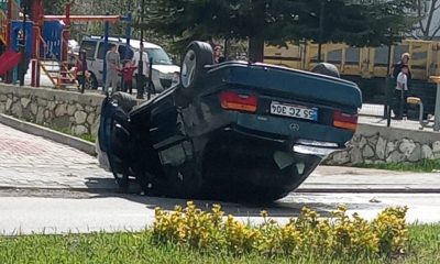 Ladik’te devrilen otomobilin sürücüsü yaralandı
