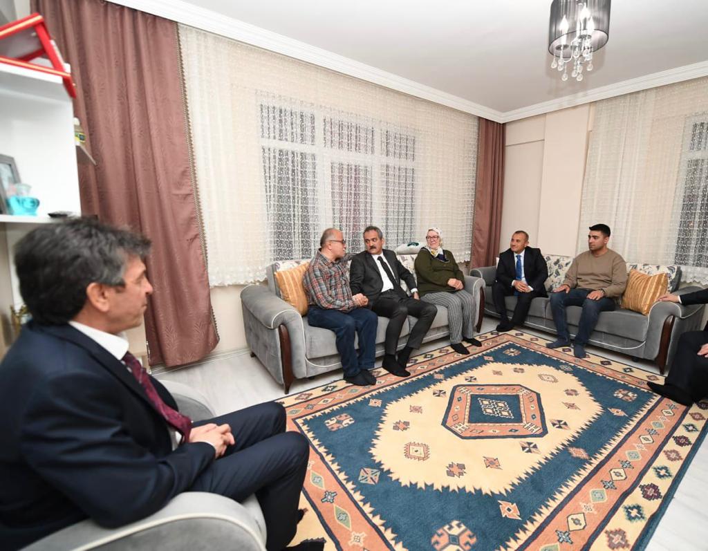 Milli Eğitim Bakanı Özer, Ordu’da şehit ailesini ziyaret etti