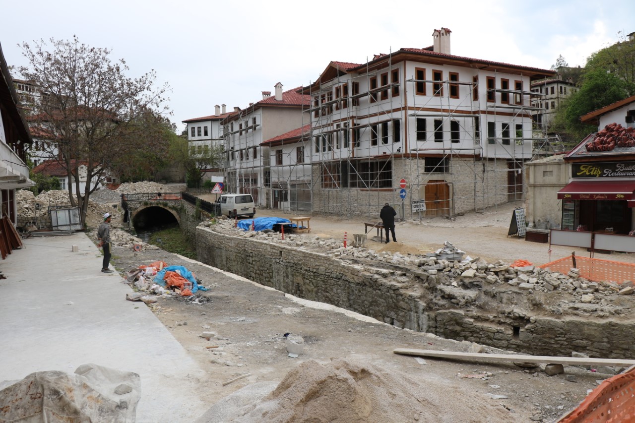 Safranbolu’da tarihi sokak yeniden düzenleniyor