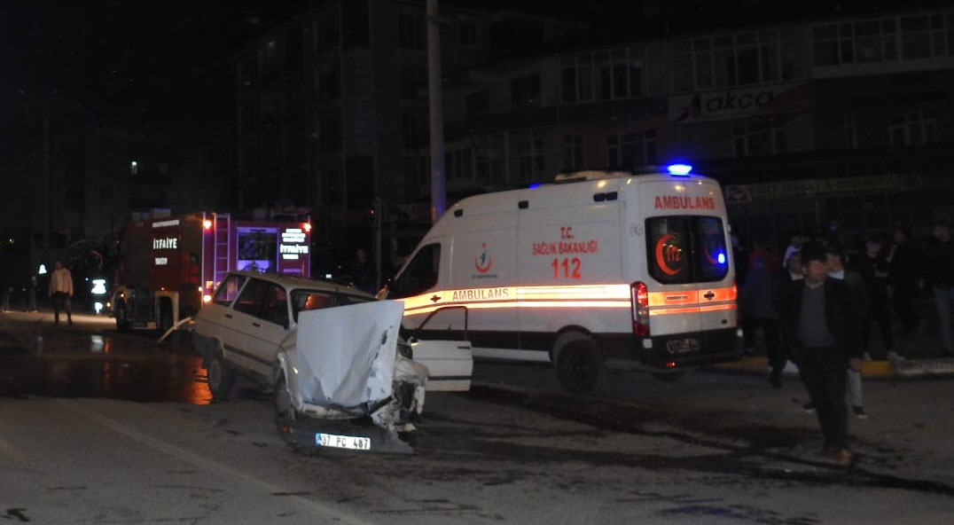 Samsun’da otomobil ile minibüsün çarpıştığı kazada 6 kişi yaralandı