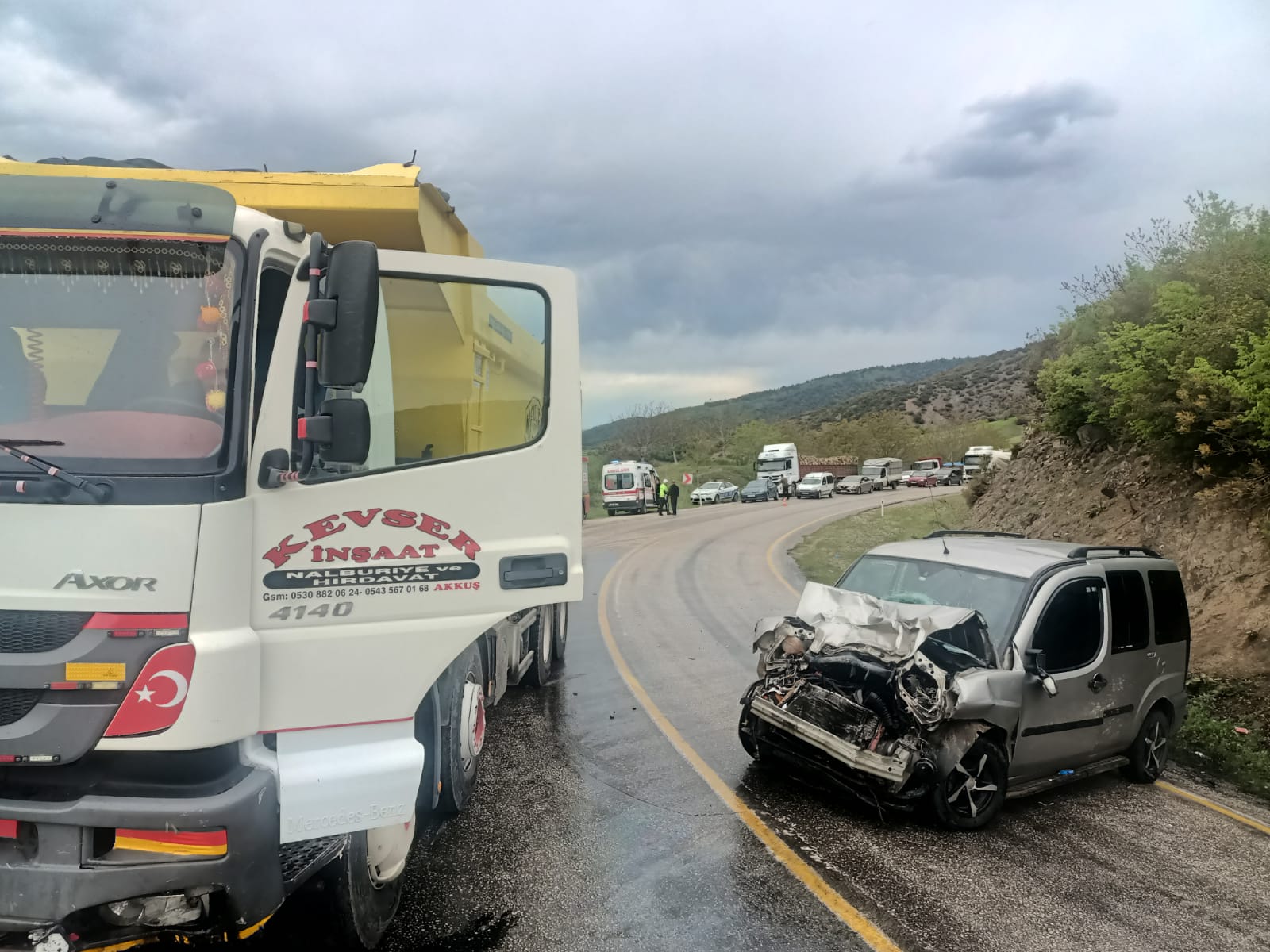 Tokat’ta kamyon ile hafif ticari aracın çarpıştığı kazada 7 kişi yaralandı