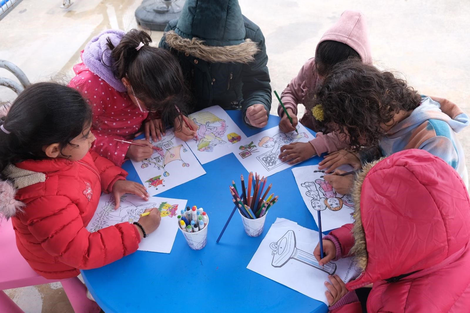 Türk Telekom, bayramda deprem bölgesindeki çocukların yanında