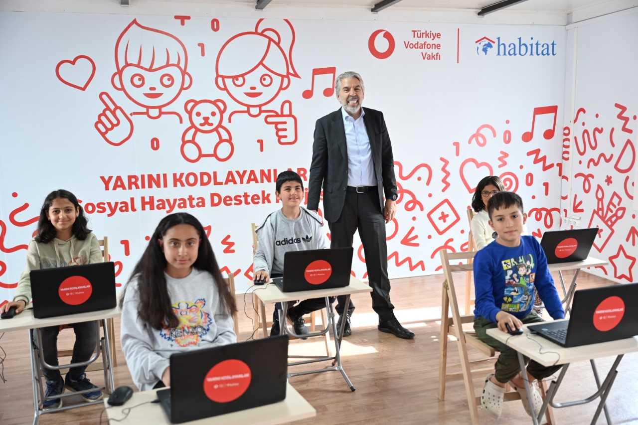 Vodafone, Adıyaman’da çocuklar için “konteyner teknoloji sınıfı” kurdu