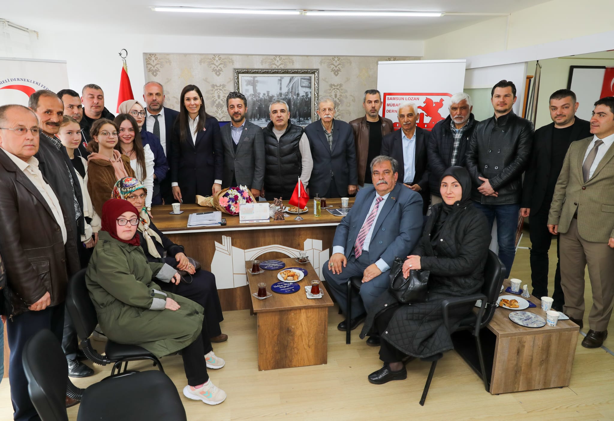 Ak Parti Genel Başkan Yardımcısı ,Samsun Milletvekili ve Adayı Çiğdem KARAASLAN Kardef ve Lozan Mübadiller Dernegini ziyaret etti.
