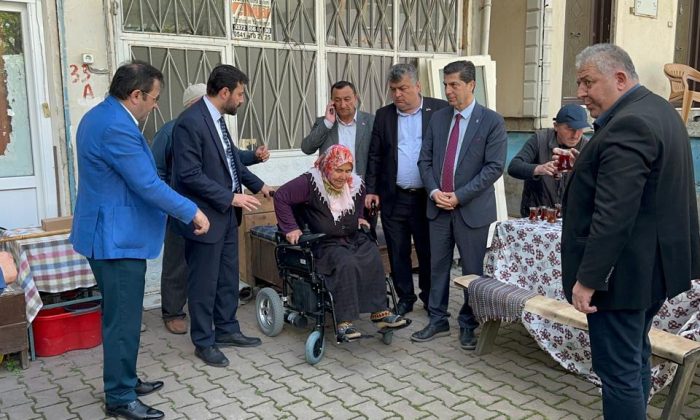 AK Parti’li Şahin’den akülü tekerlekli sandalye hediyesi
