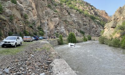 Artvin’de nehre düşen kamyonun sürücüsü akıntıya kapılarak kayboldu