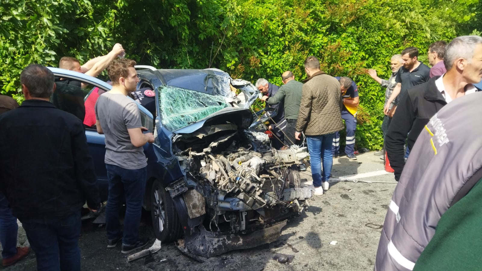Artvin’de otomobil ile kamyonun çarpıştığı kazada 4 kişi yaralandı