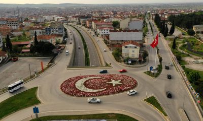 Bafra’da “Türk bayrağı” motifli peyzaj çalışması yapıldı