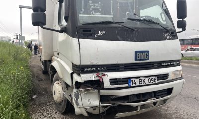 Bolu’da kamyonun çarptığı otomobildeki 4 kişi yaralandı