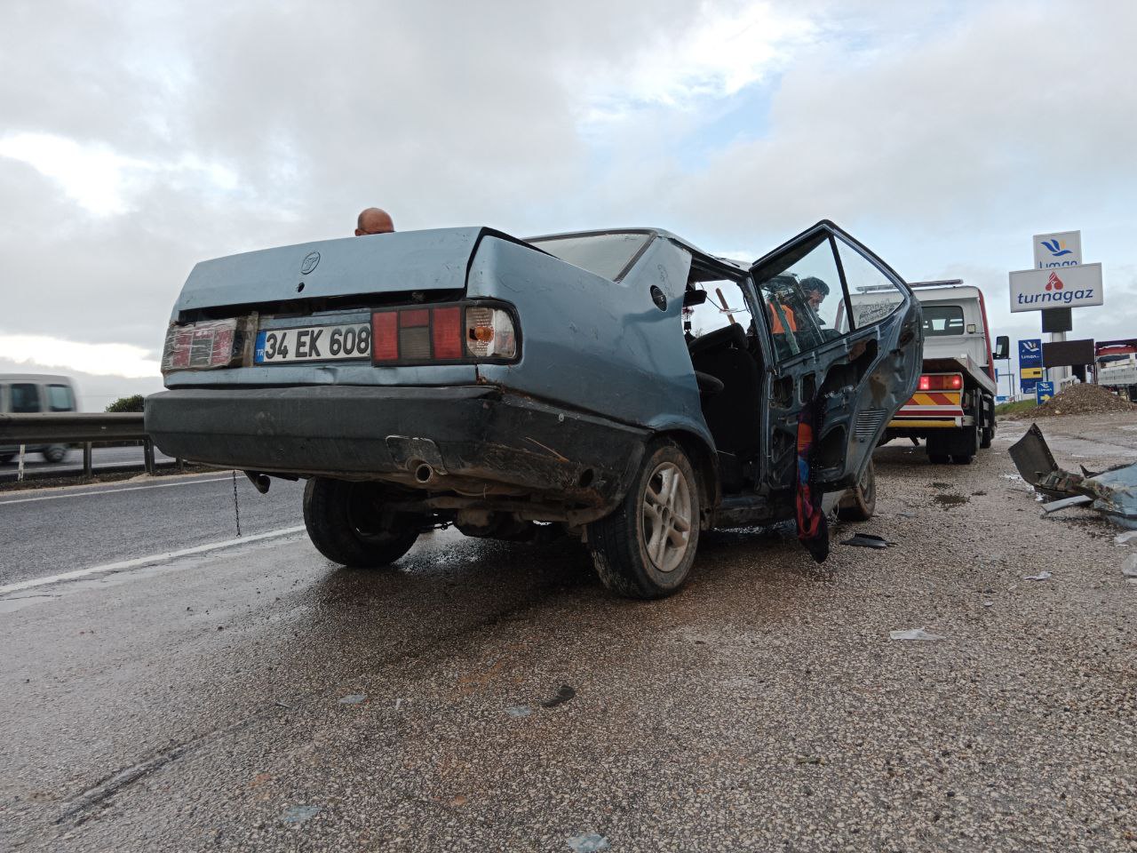 Bolu’da tırla çarpışan otomobildeki 8 kişi yaralandı