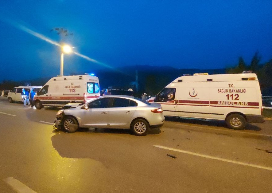 Karabük’te otomobil ile panelvanın çarpıştığı kazada 2 kişi yaralandı