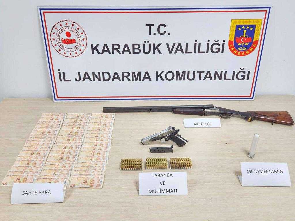 Karabük’te uyuşturucu operasyonlarında yakalanan 2 zanlı tutuklandı