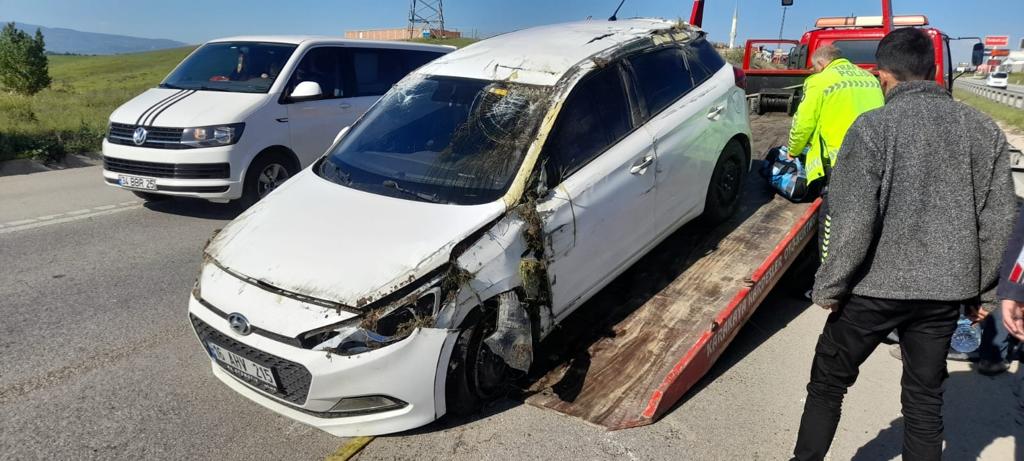 Merzifon’da bariyere çarparak devrilen otomobildeki 1 kişi yaralandı