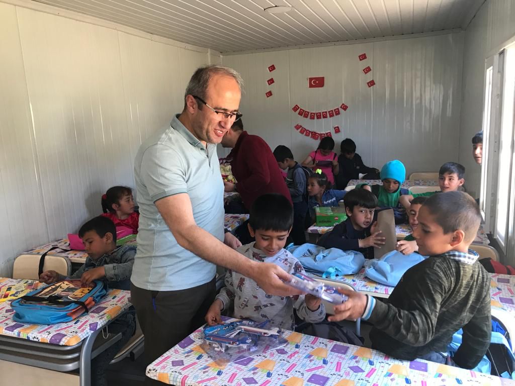 Samsun’dan Gaziantep Nurdağı’ndaki öğrencilere yardım