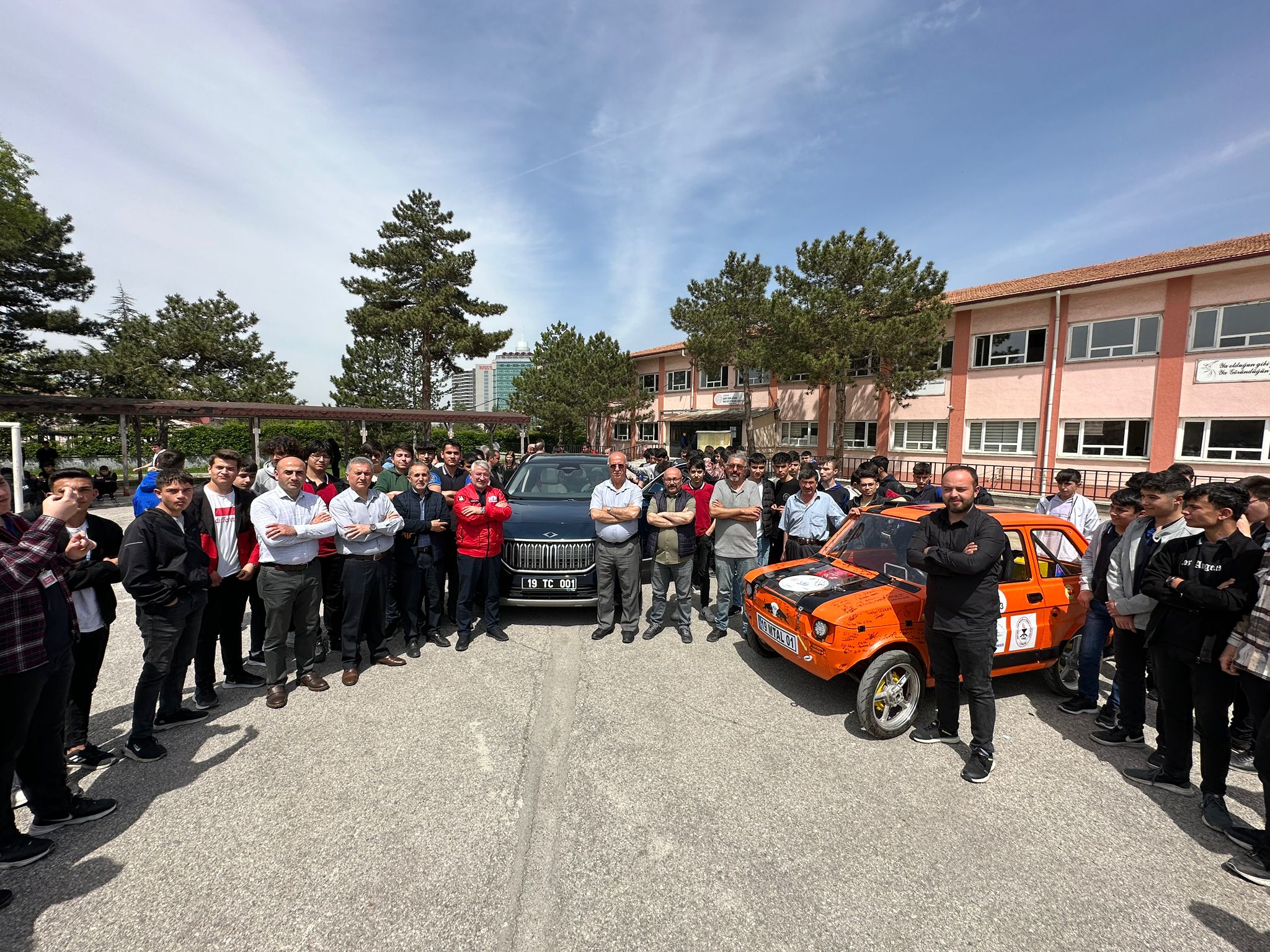 Türkiye’nin yerli otomobili Togg, Çorum’da TEKNOFEST şampiyonlarıyla buluştu