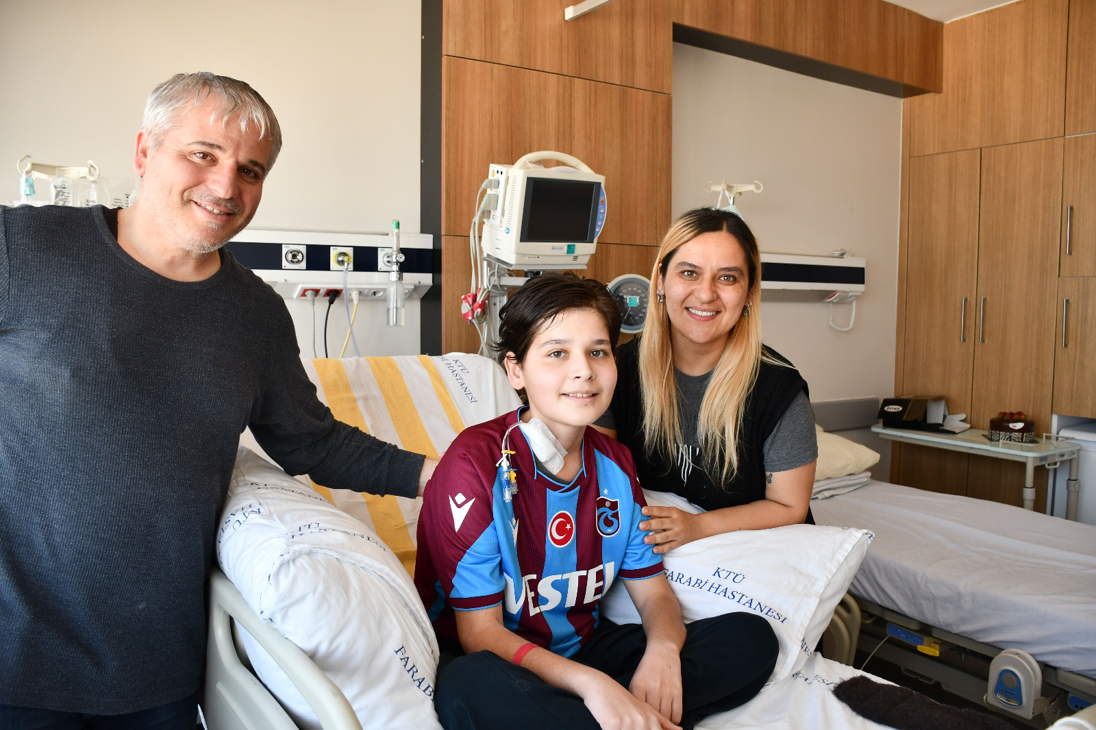 U14 Milli Futbol Takımı seçmeleri hazırlıklarında rahatsızlanan çocuk, KTÜ’de sağlığına kavuştu